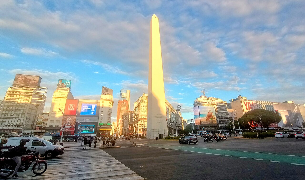 El Obelisco de Buenos Aires al atardecer