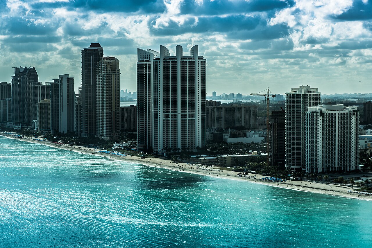 Playa y skyline de Miami